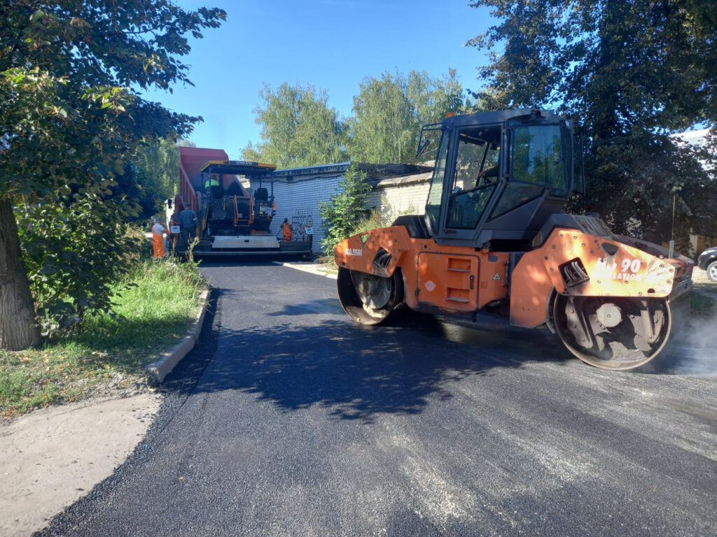 По программе главы для почти 100 семей-жителей Владимирской,6 благоустроили двор