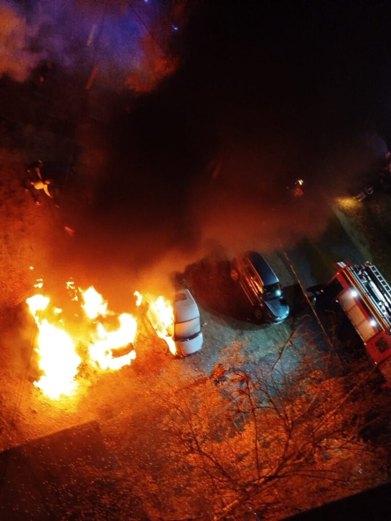 В Якиманской слободе сгорели пять автомобилей