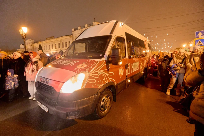 Иллюстрация праздничного Дедморобуса в Муроме