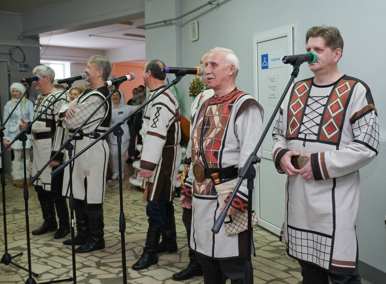Праздничный концерт в Муромской ЦРБ с участием ансамбля «Мурома» и студентов-медиков