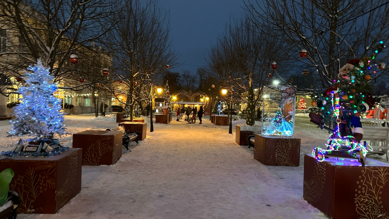 Новогодние арт-объекты в сквере Ермакова в Муроме